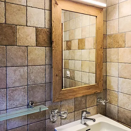 Eden Roc 53 Apartment